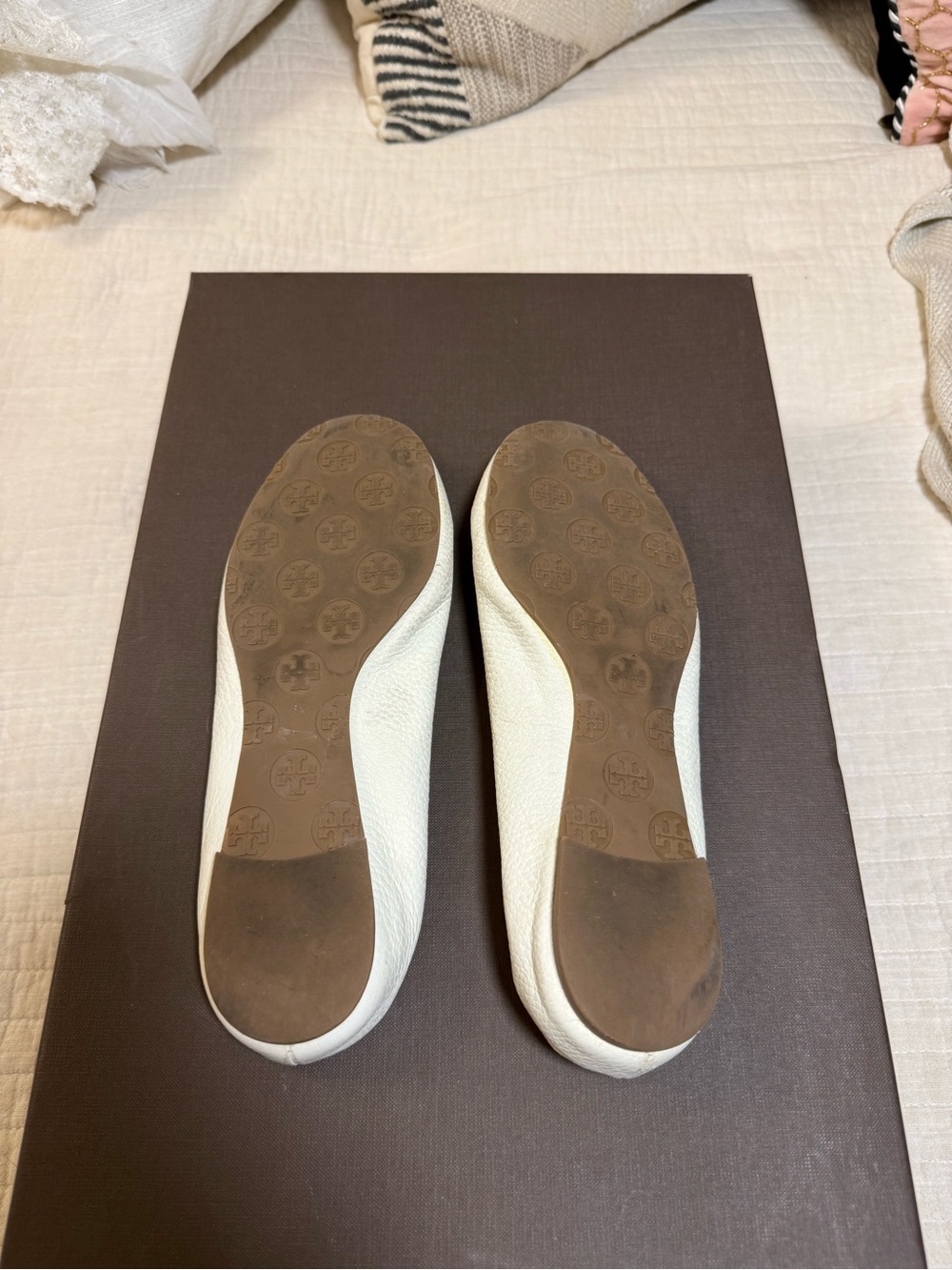 Tory Burch Cream Leather Logo Ballet Flats with Gold Medallion - Picture 3 of 12